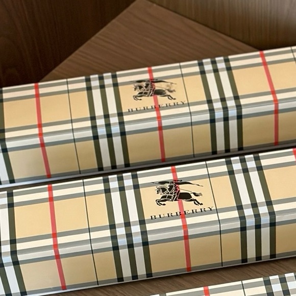 Burberry VIP Umbrella with box - Picture 4 of 5